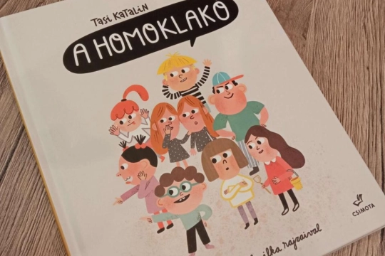 A Homoklakó