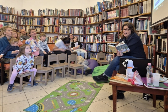 pasztohy_panka_iro_olvasó