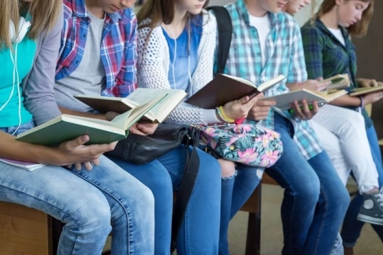 reading_teens_1